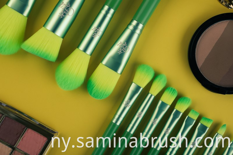 Makeup Brush 1340 Details